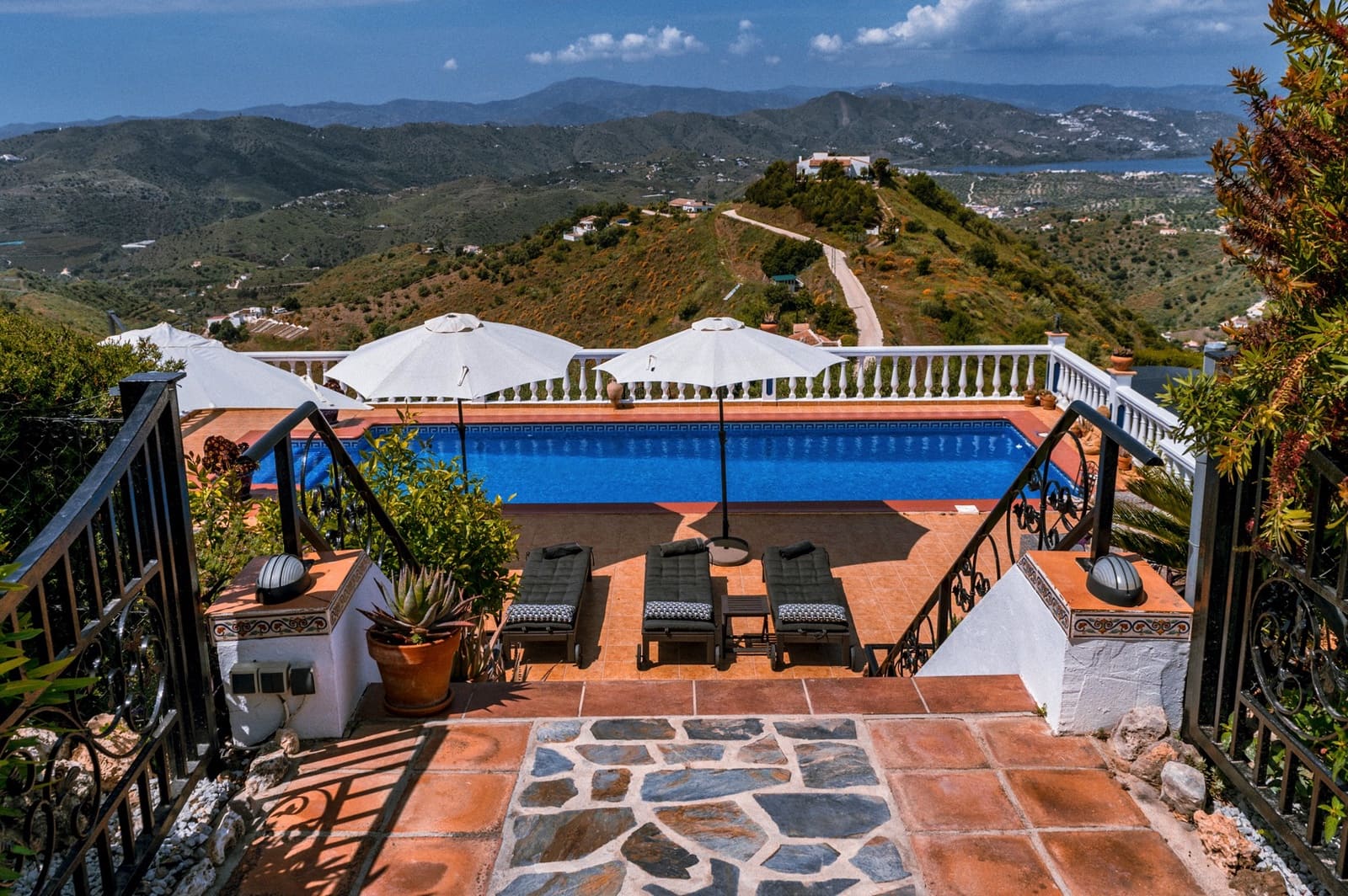 4 soverom Villa til salgs i Canillas de Aceituno med svømmebasseng garasje - € 695 000 (Ref: 9939032)