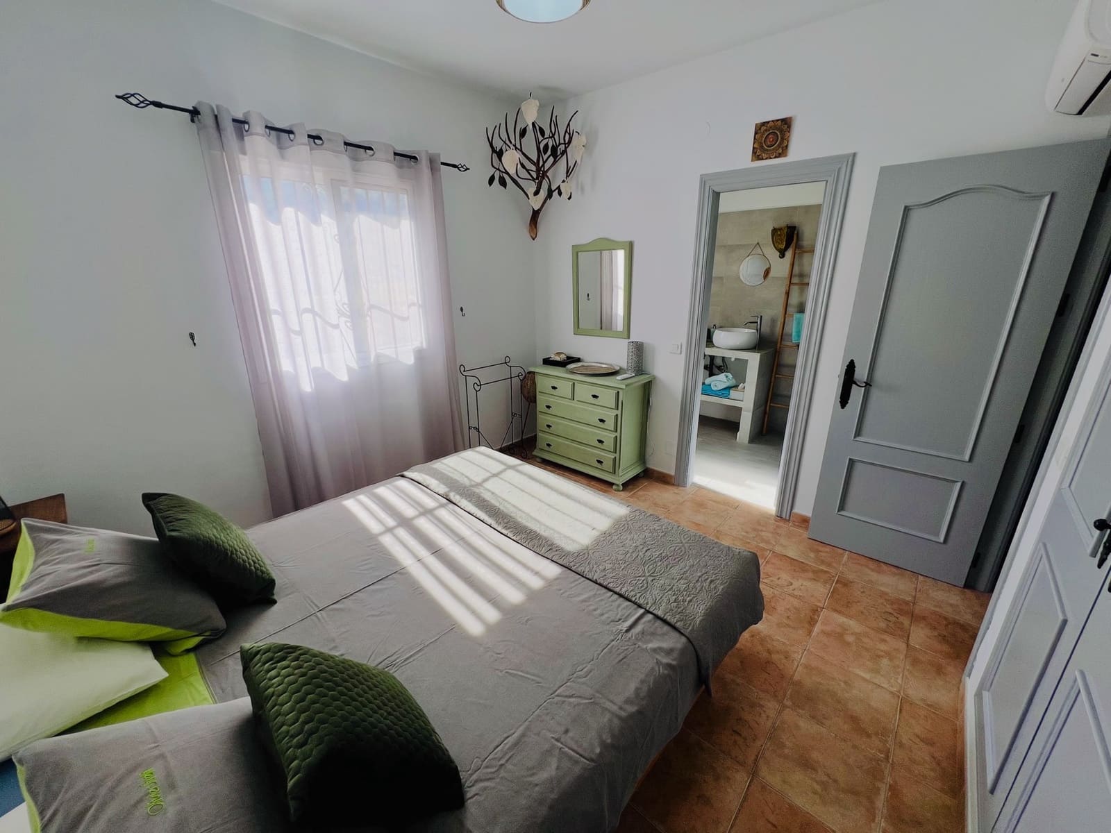 3 bedroom Villa for sale in Alcaucin with pool garage - € 375,000 (Ref: 9961719)