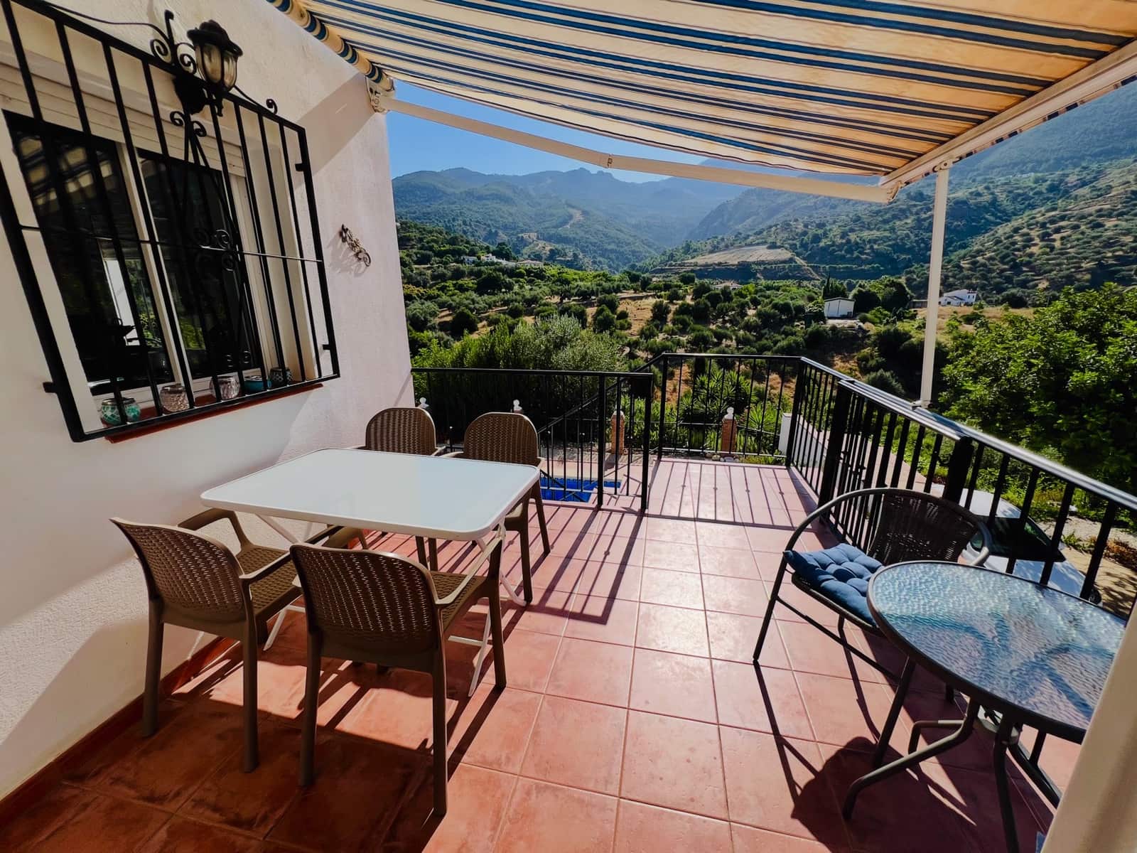 3 bedroom Villa for sale in Alcaucin with pool garage - € 375,000 (Ref: 9961719)