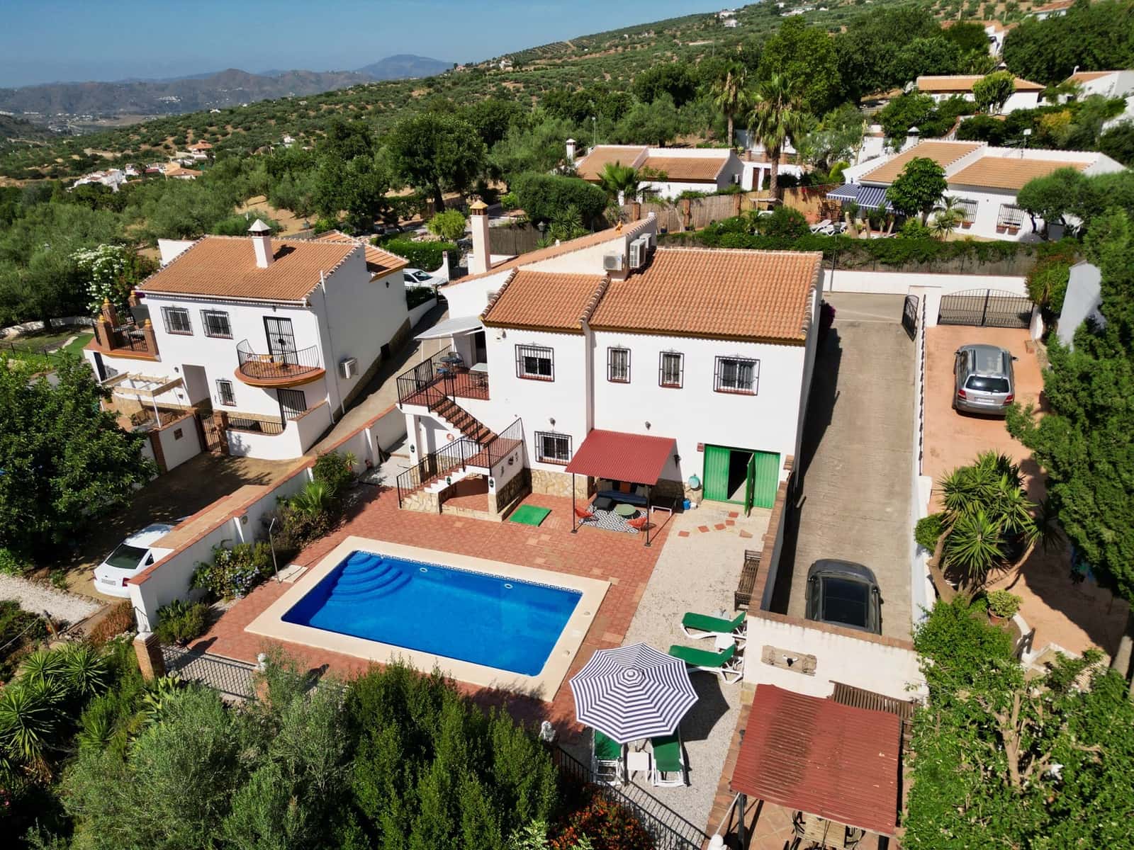3 bedroom Villa for sale in Alcaucin with pool garage - € 375,000 (Ref: 9961719)