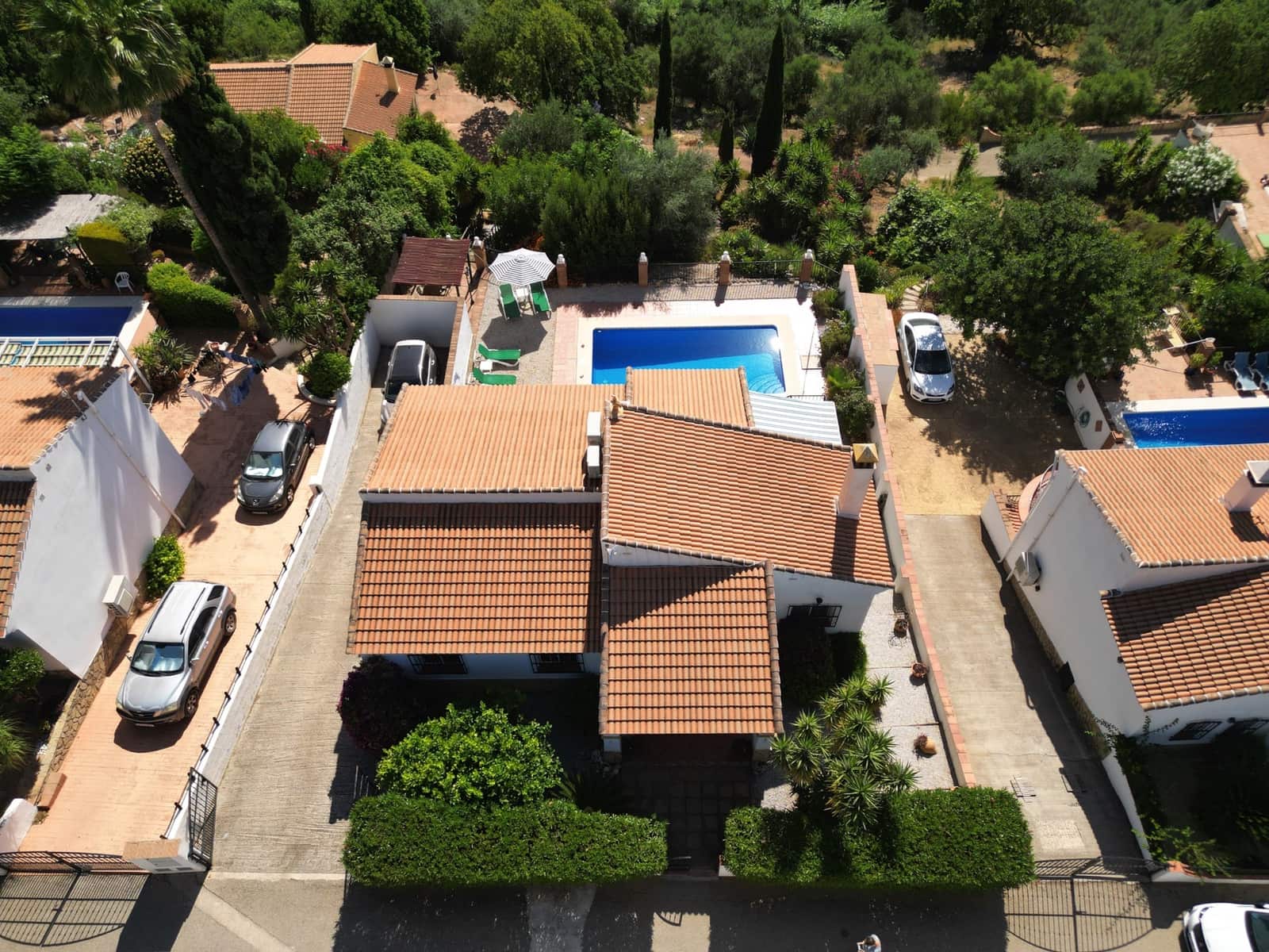 3 bedroom Villa for sale in Alcaucin with pool garage - € 375,000 (Ref: 9961719)