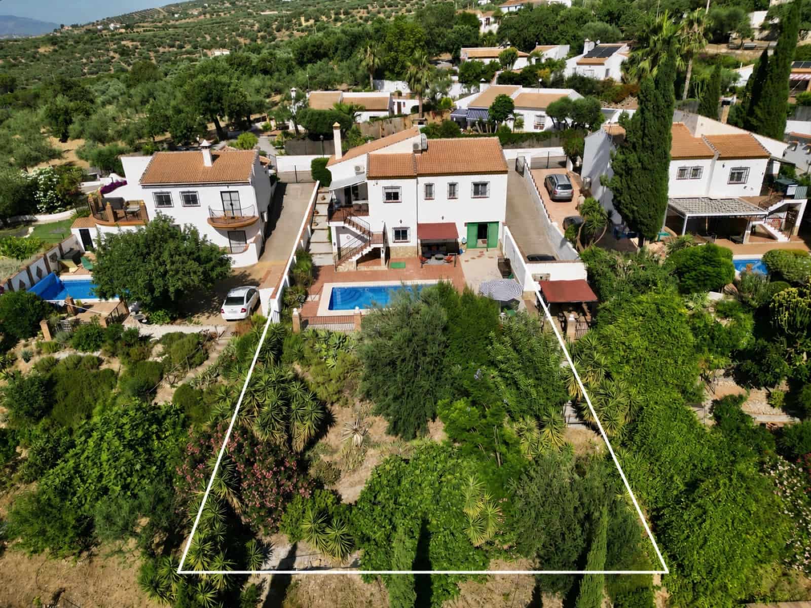 3 bedroom Villa for sale in Alcaucin with pool garage - € 375,000 (Ref: 9961719)