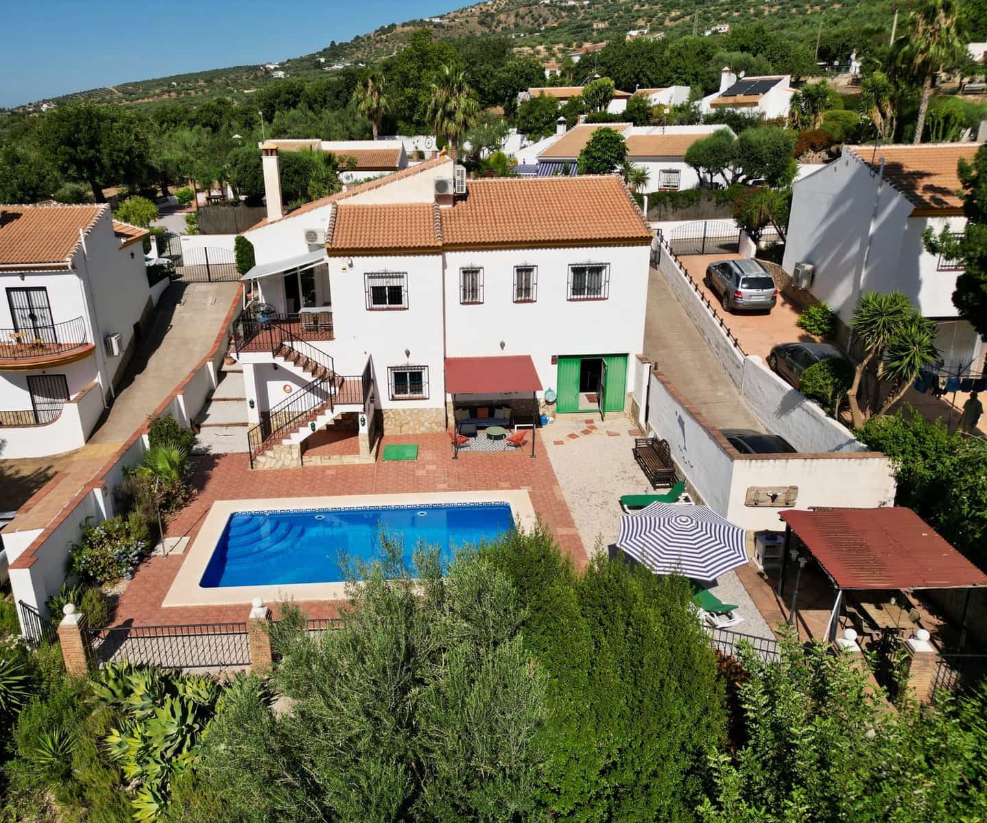 3 bedroom Villa for sale in Alcaucin with pool garage - € 375,000 (Ref: 9961719)