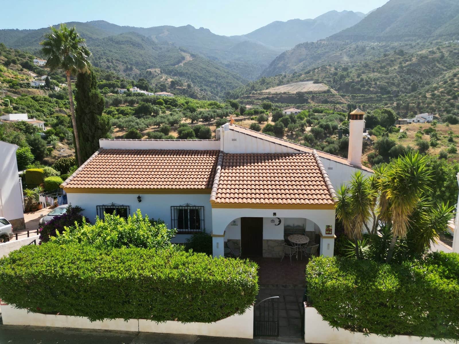 3 bedroom Villa for sale in Alcaucin with pool garage - € 375,000 (Ref: 9961719)