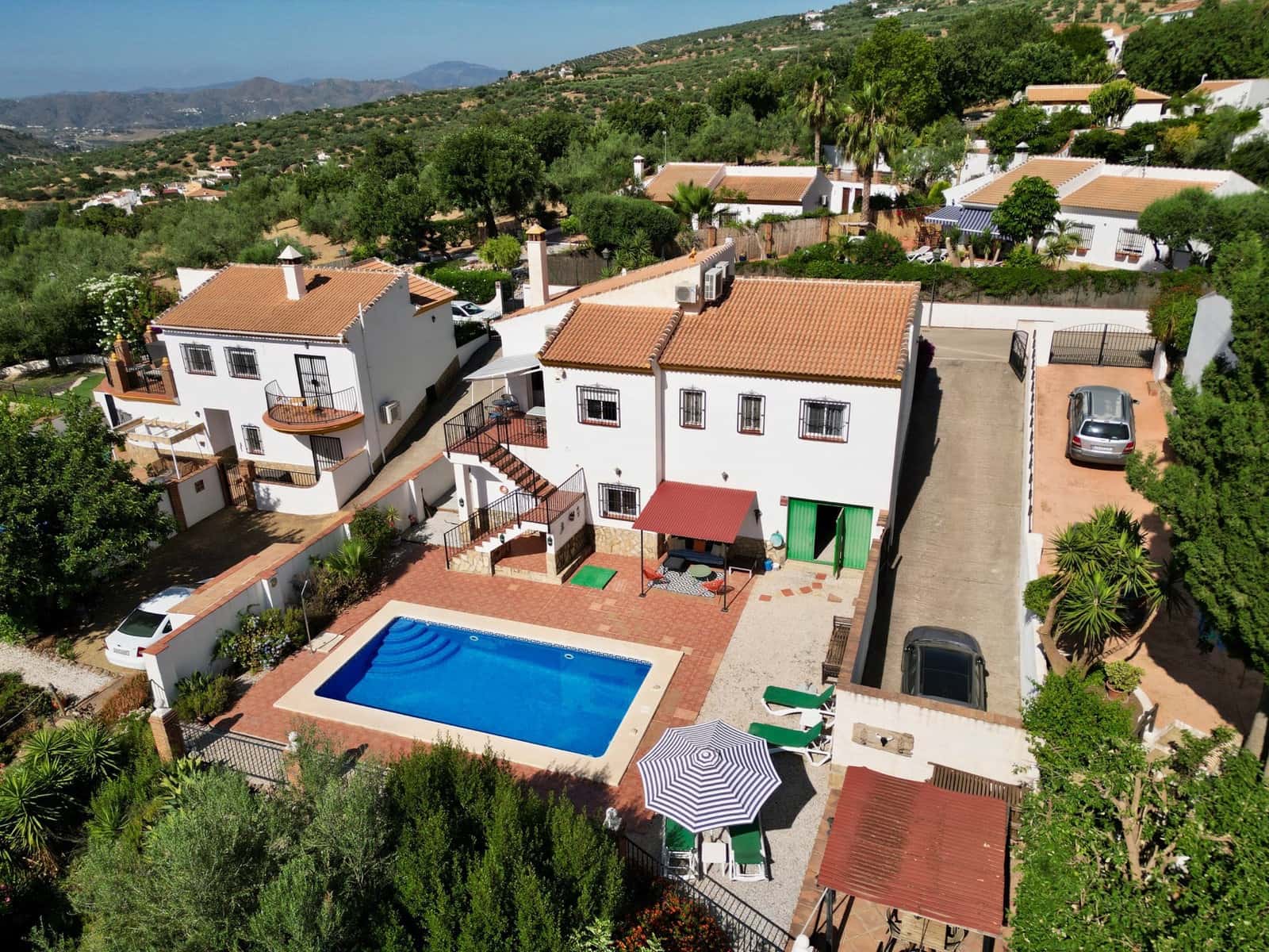 3 bedroom Villa for sale in Alcaucin with pool garage - € 375,000 (Ref: 9961719)