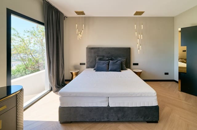 4 soverom Villa til salgs i Santa Ponsa, Calvià med svømmebasseng garasje - € 4 450 000 (Ref: 8295431)