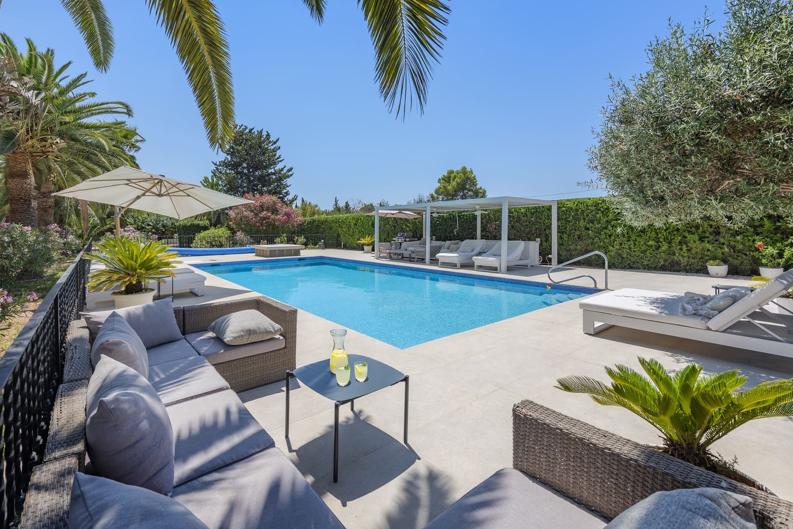 8 soveværelse Finca/Landehus til salg i Binissalem med swimmingpool garage - € 3.900.000 (Ref: 9153573)