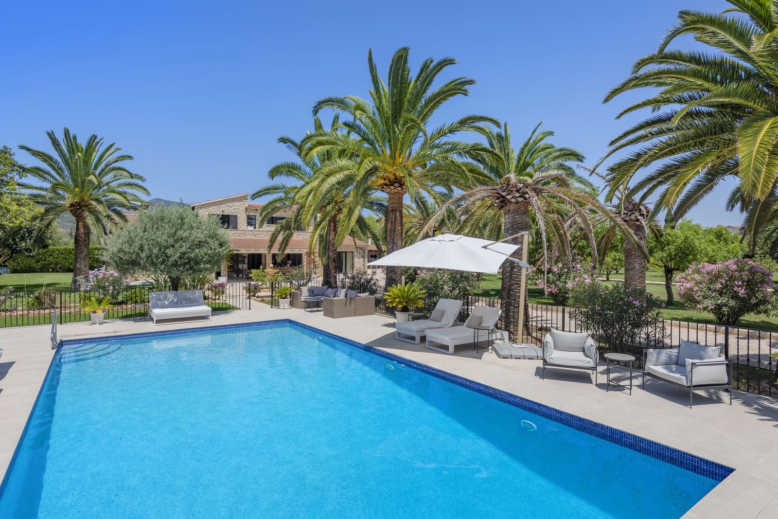 8 soveværelse Finca/Landehus til salg i Binissalem med swimmingpool garage - € 3.900.000 (Ref: 9153573)