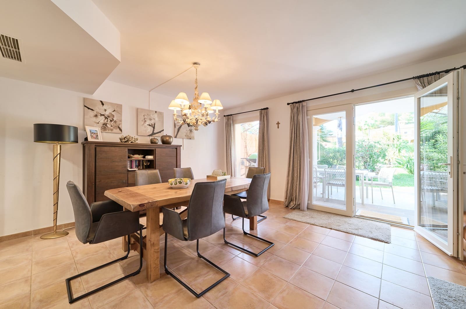 3 bedroom Terraced Villa for sale in Santa Ponsa with garage - € 840,000 (Ref: 9462852)