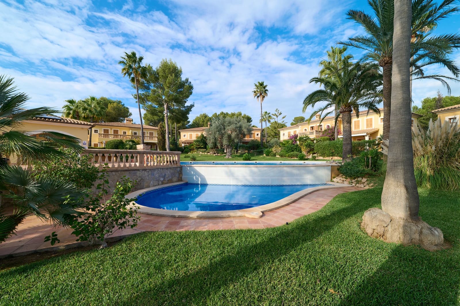 3 bedroom Terraced Villa for sale in Santa Ponsa with garage - € 840,000 (Ref: 9462852)