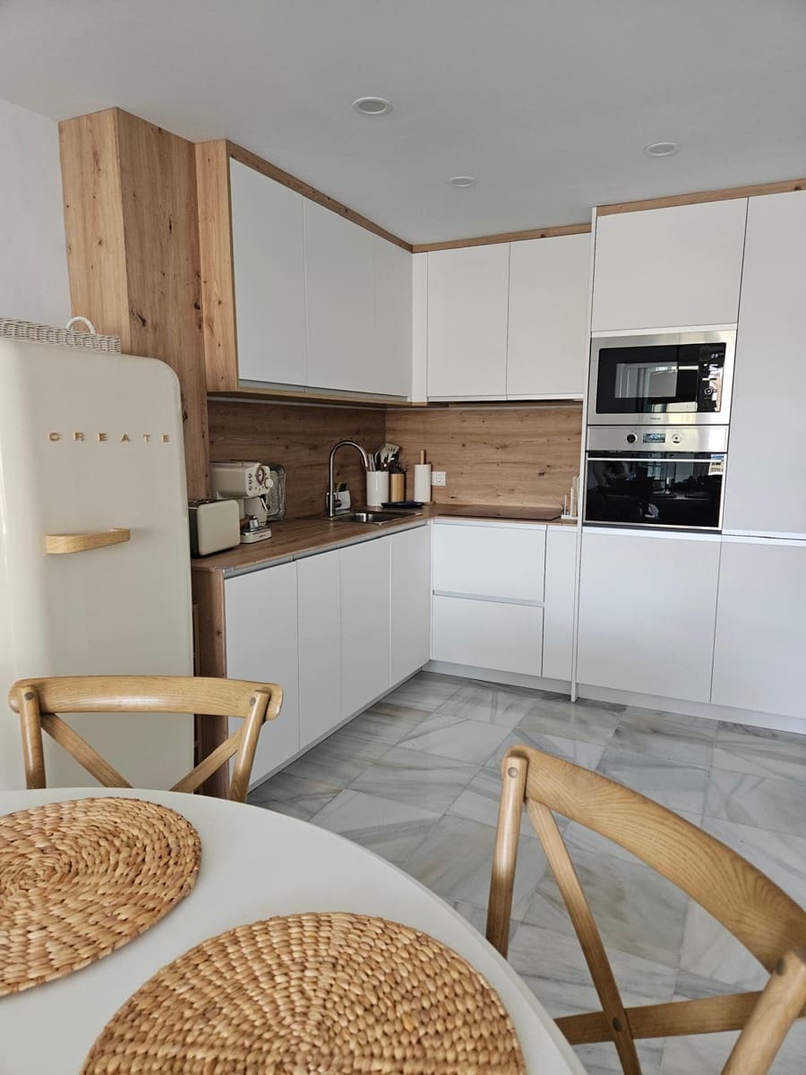 2 sypialnia Apartament do wynajęcia w Marbella z basenem garażem - 1 700 € (Ref: 7797826)