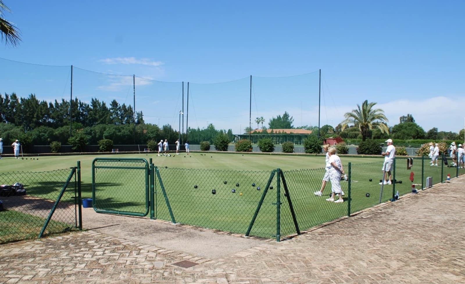 2 bedroom Apartment for sale in Isla Canela with pool garage - € 155,000 (Ref: 8016314)