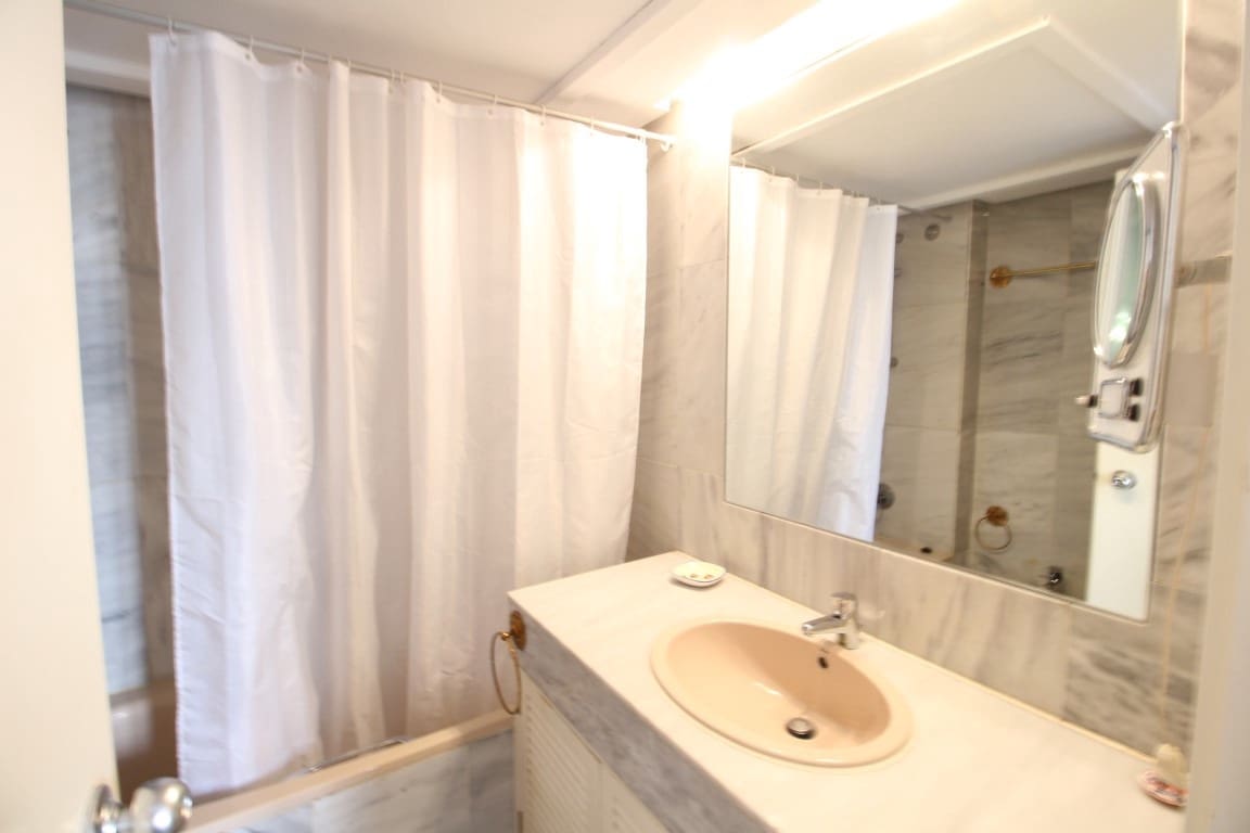 2 quarto Apartamento para arrendar em Marbella com piscina garagem - 1 800 € (Ref: 8325052)