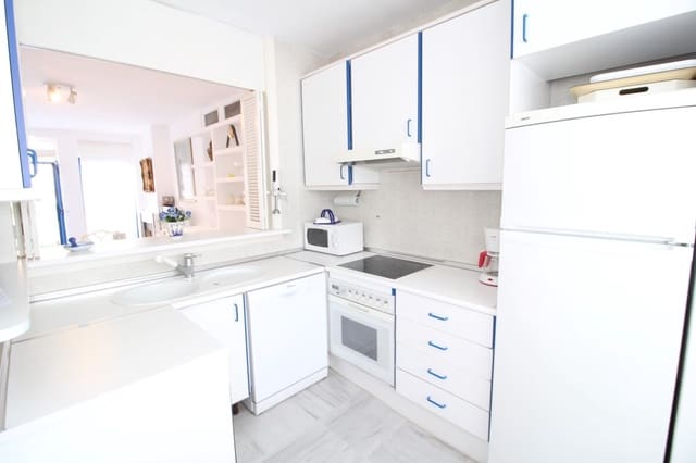 Piso de 2 habitaciones en Marbella Centro, Marbella en alquiler con piscina garaje - 1.800 € (Ref: 8325052)