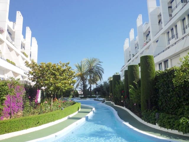 Piso de 2 habitaciones en Marbella Centro, Marbella en alquiler con piscina garaje - 1.800 € (Ref: 8325052)