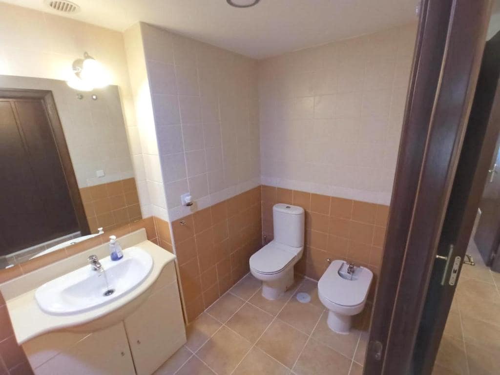 Apartamento de 3 habitaciones en Ayamonte en alquiler con piscina garaje - 700 € (Ref: 9438213)