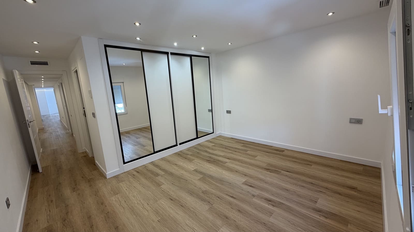 3 bedroom Apartment for sale in Alicante / Alacant city with garage - € 465,000 (Ref: 9958960)