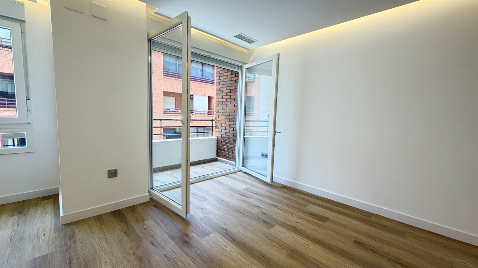 3 bedroom Apartment for sale in Alicante / Alacant city with garage - € 465,000 (Ref: 9958960)