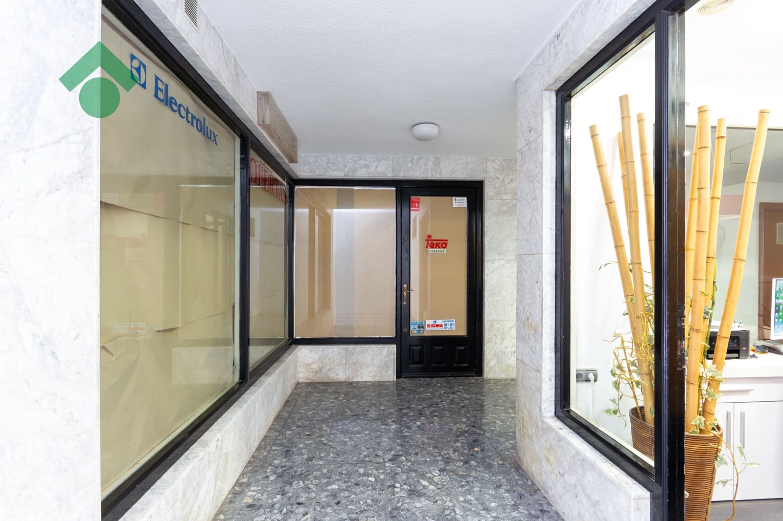 Comercial para venda em Almunecar - 74 900 € (Ref: 10037698)