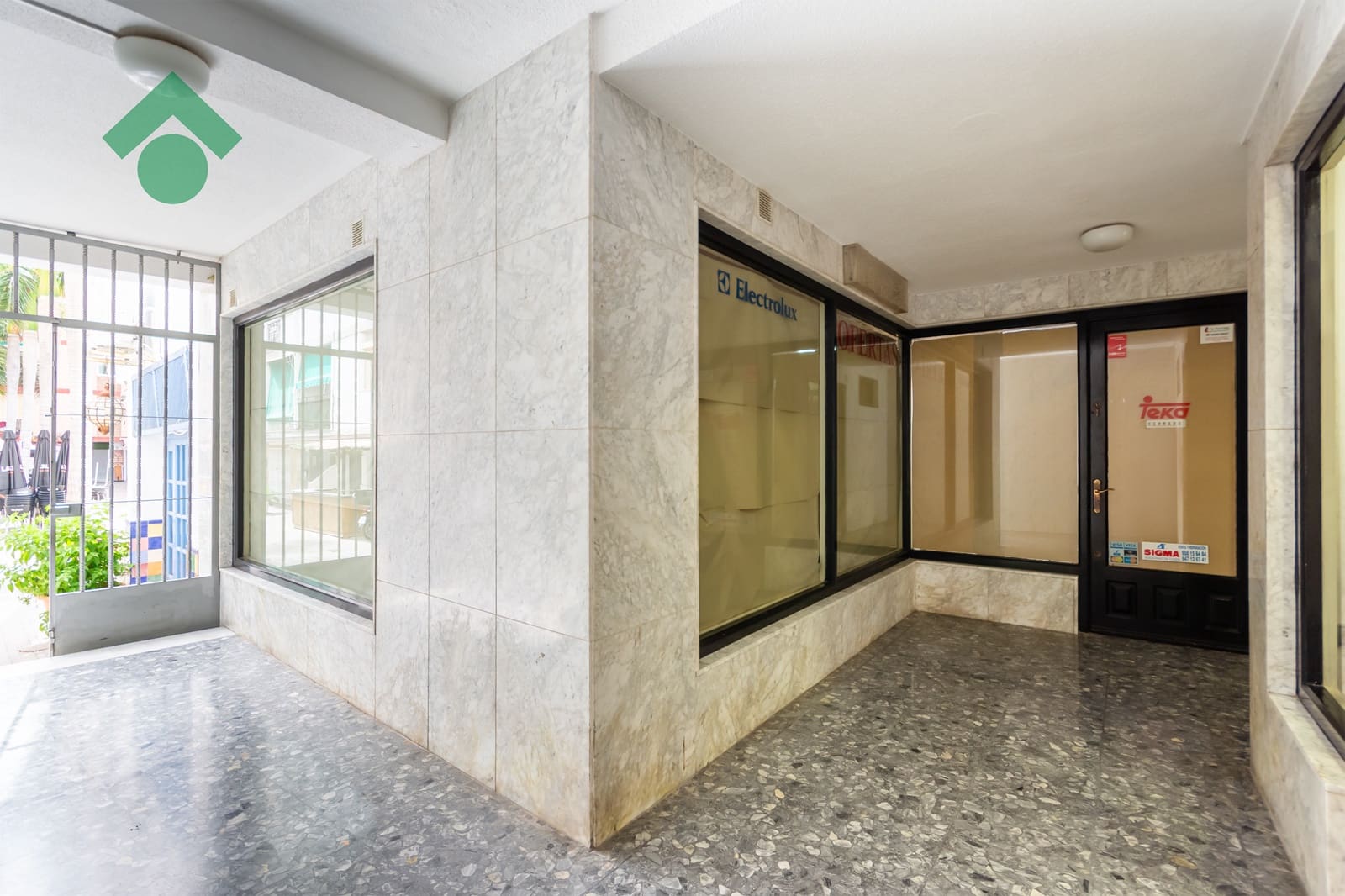 Comercial para venda em Almunecar - 74 900 € (Ref: 10037698)