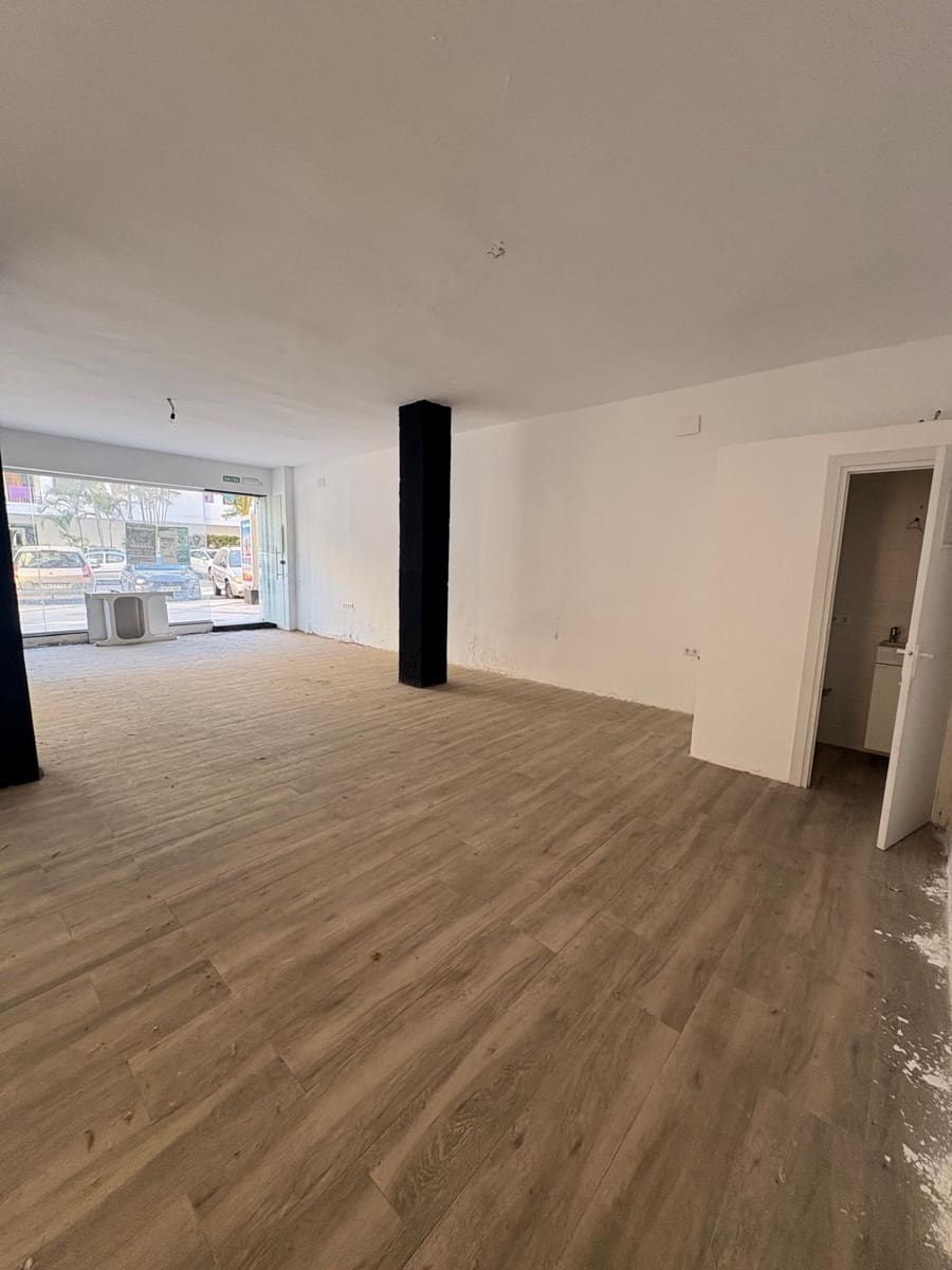Comercial para venda em Almunecar com garagem - 159 900 € (Ref: 10037702)