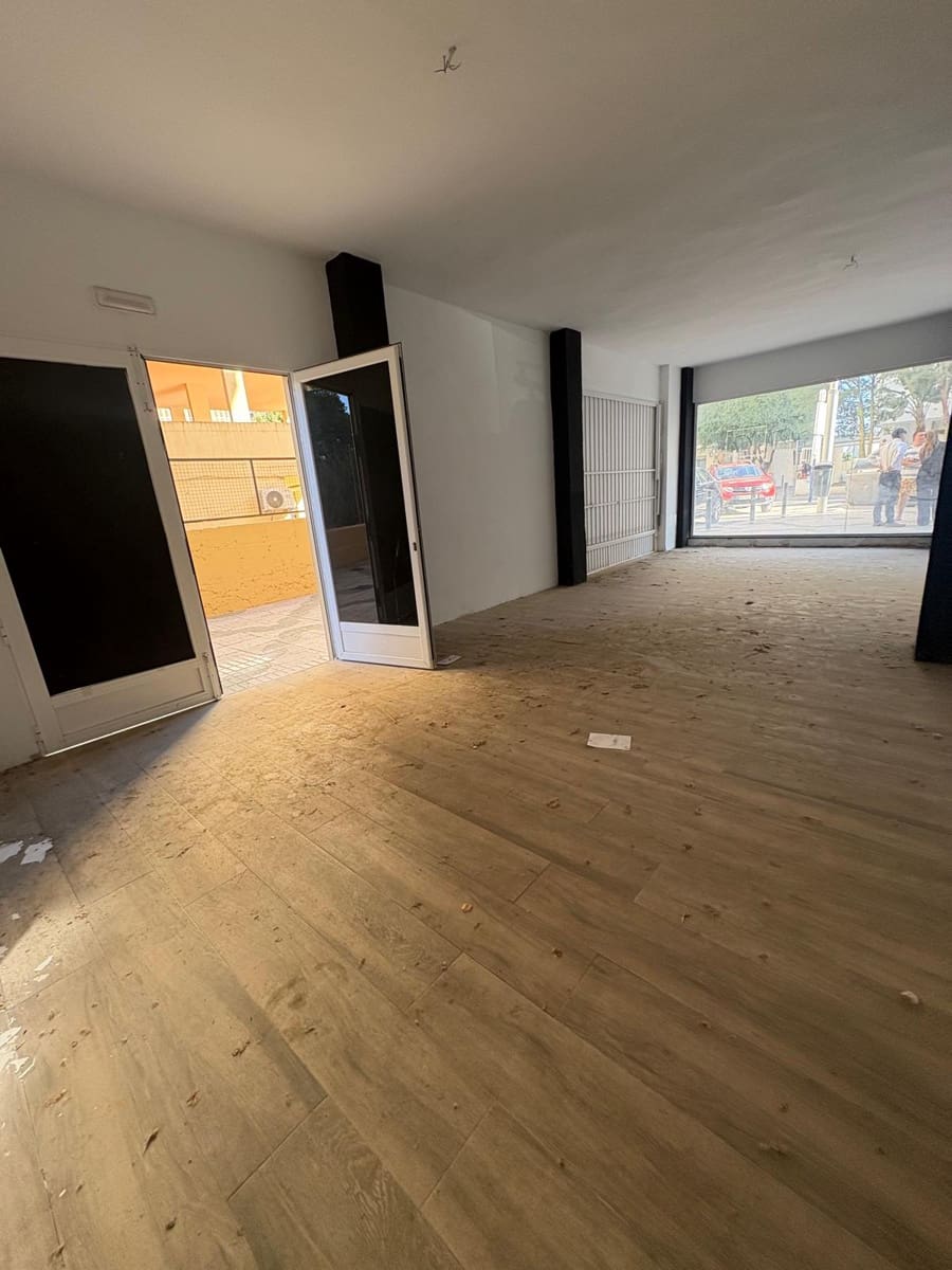 Comercial para venda em Almunecar com garagem - 159 900 € (Ref: 10037702)