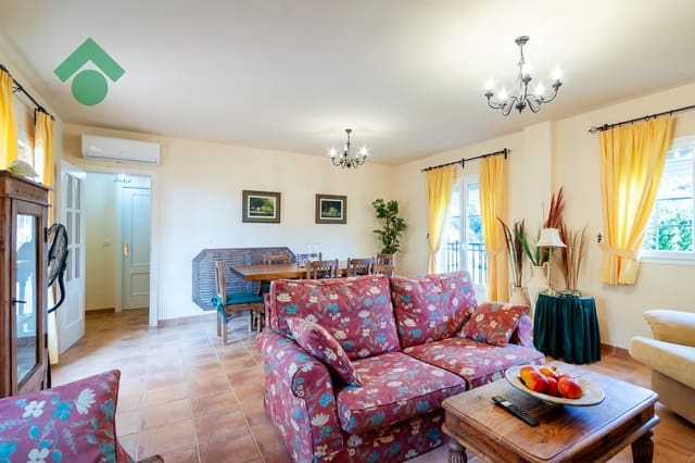 2 bedroom Terraced Villa for sale in Almuñécar with garage - € 235,000 (Ref: 10148188)