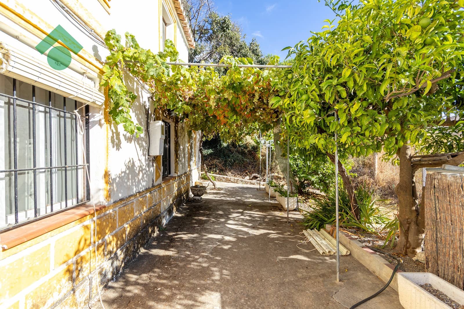 Finca/Casa Rural de 4 habitaciones en Almuñécar en venta con garaje - 99.900 € (Ref: 10165579)