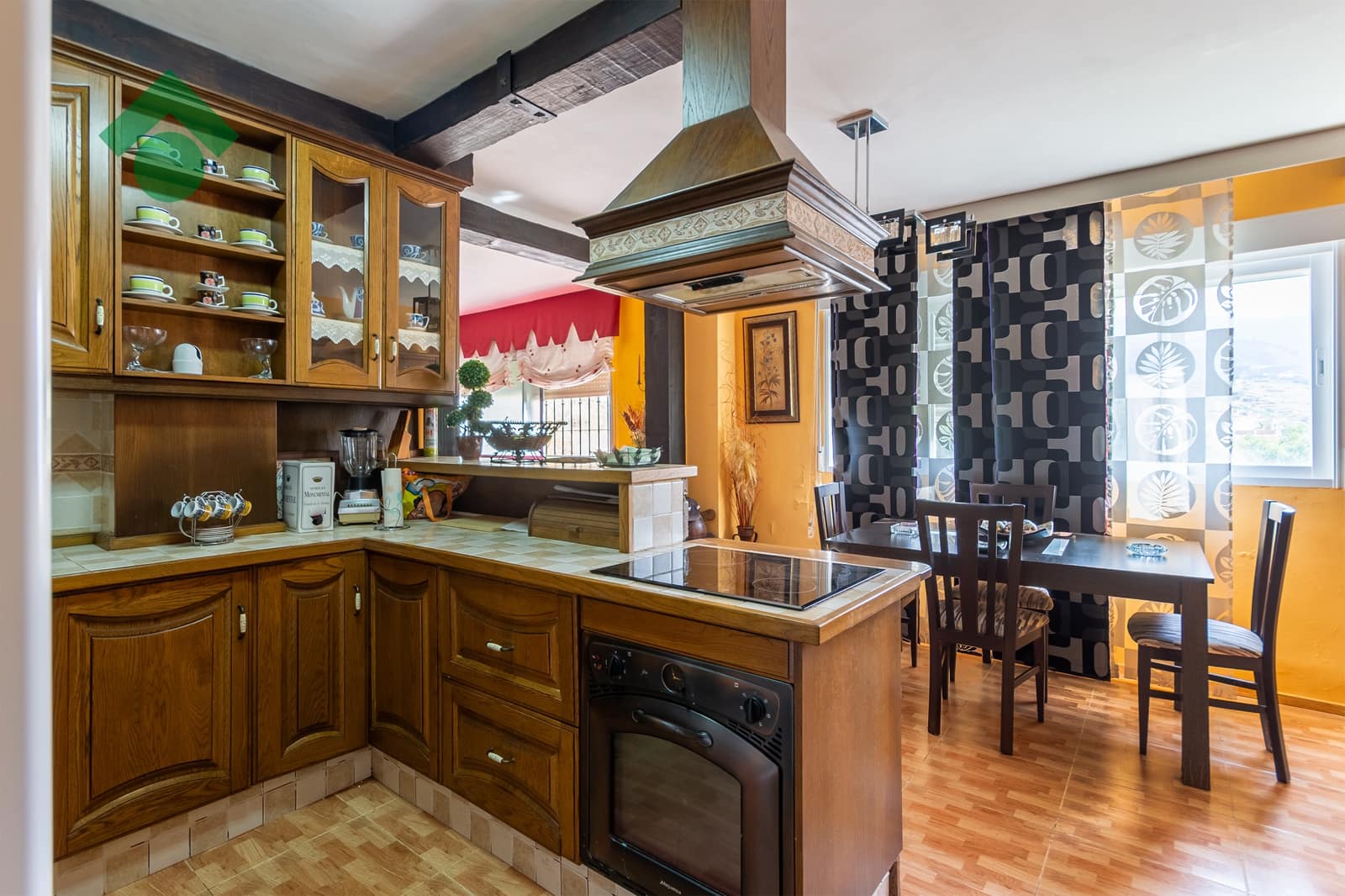 2 soverom Leilighet til salgs i Almunecar med svømmebasseng garasje - € 189 900 (Ref: 9168872)