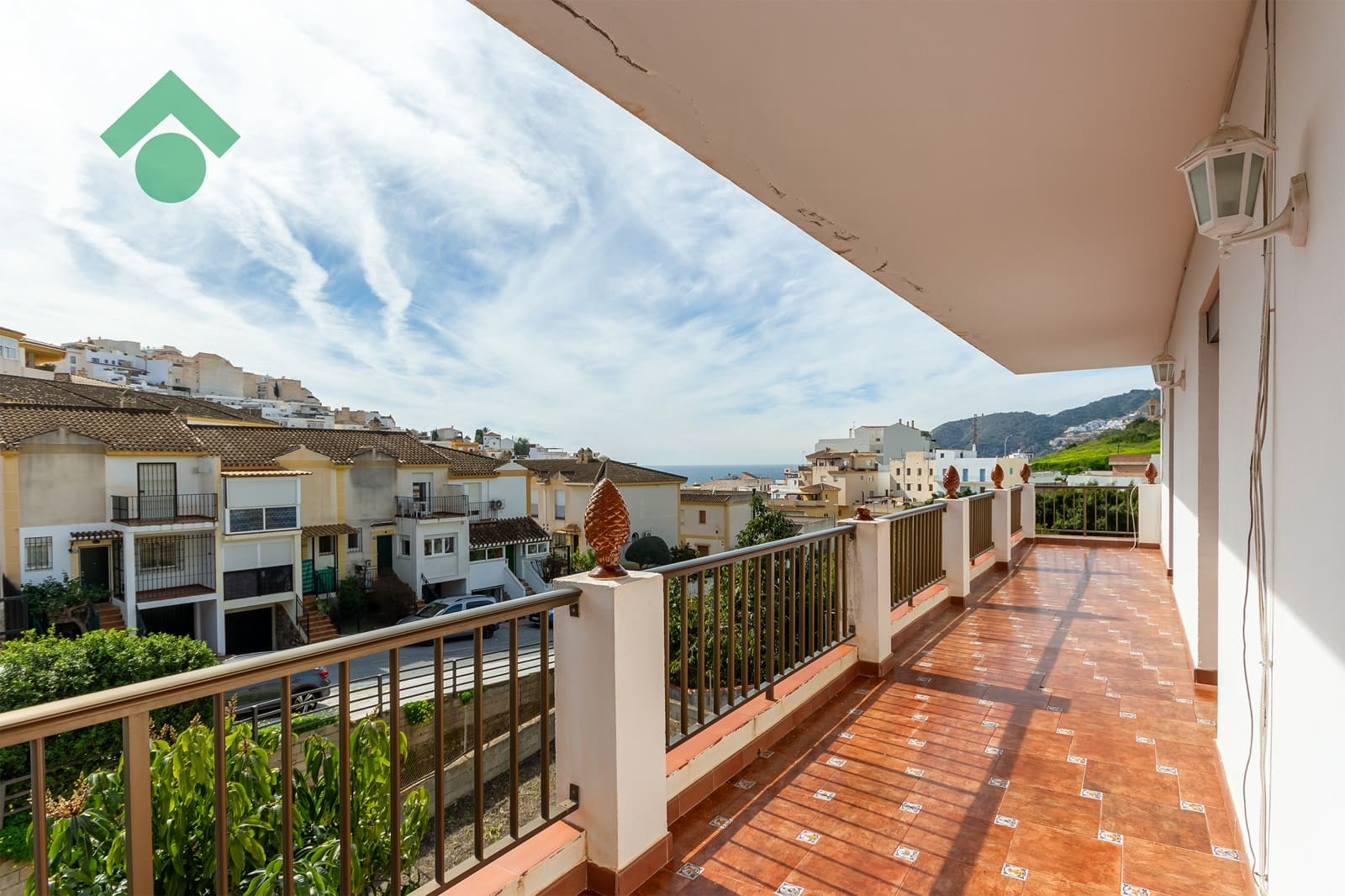 Chalet de 6 habitaciones en Almuñécar en venta con garaje - 499.900 € (Ref: 9645818)