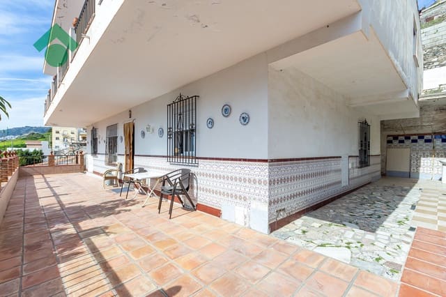 Chalet de 6 habitaciones en Almuñécar en venta con garaje - 499.900 € (Ref: 9645818)
