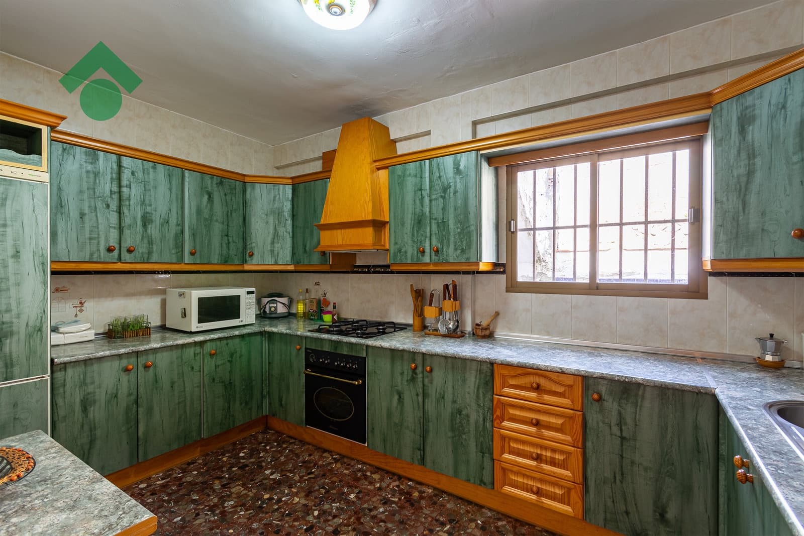 Chalet de 6 habitaciones en Almuñécar en venta con garaje - 499.900 € (Ref: 9645818)