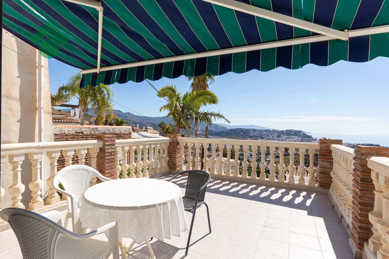 3 quarto Moradia em Banda para venda em Almunecar com piscina garagem - 399 900 € (Ref: 9807017)