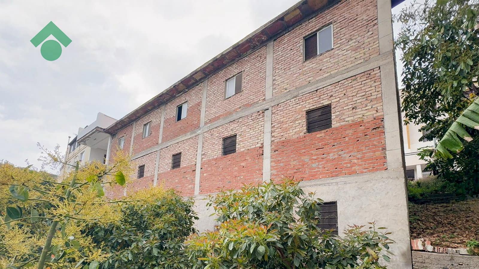 7 bedroom Townhouse for sale in Almunecar with garage - € 219,900 (Ref: 9807168)