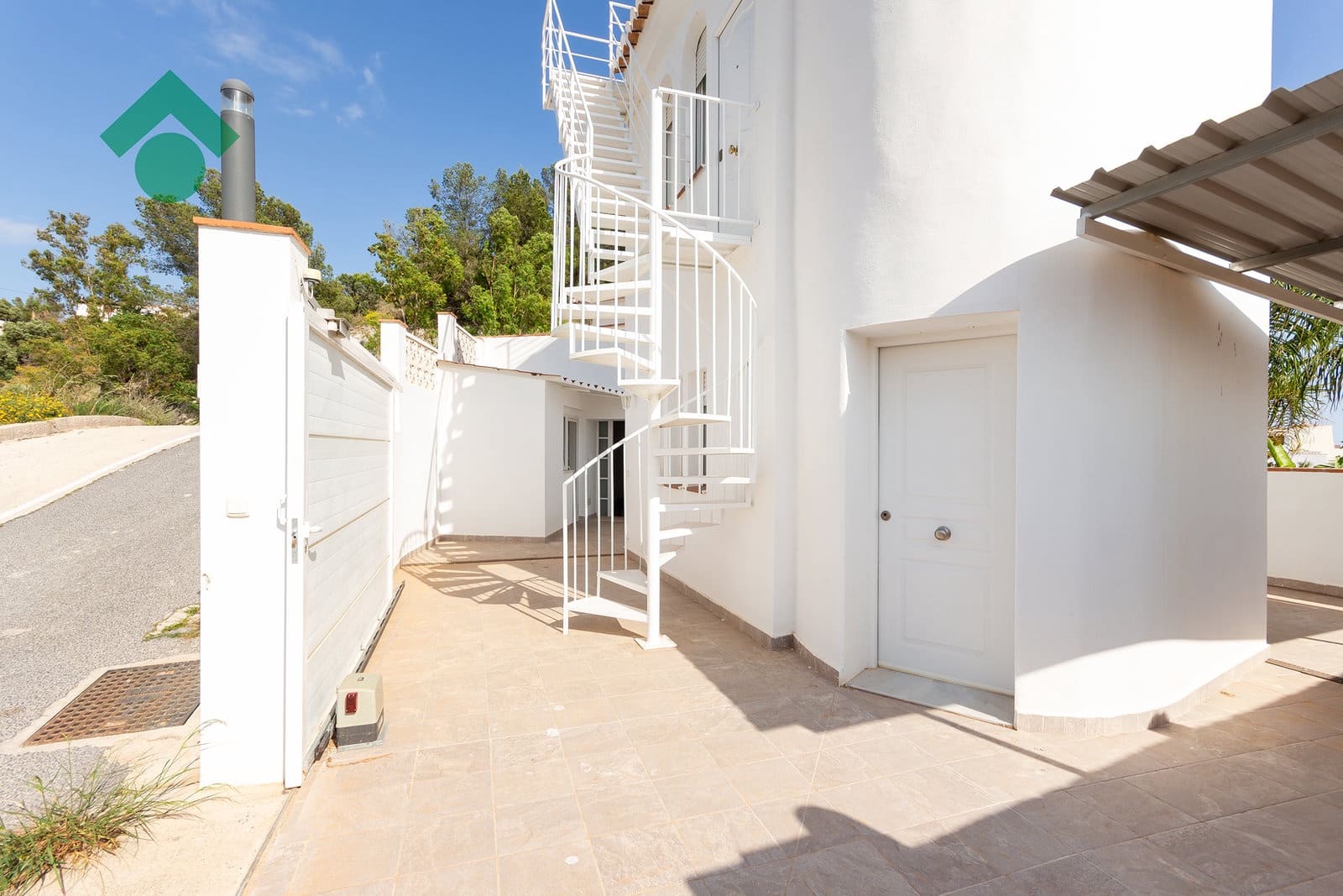 2 bedroom Villa for sale in Almunecar with garage - € 239,900 (Ref: 9818614)