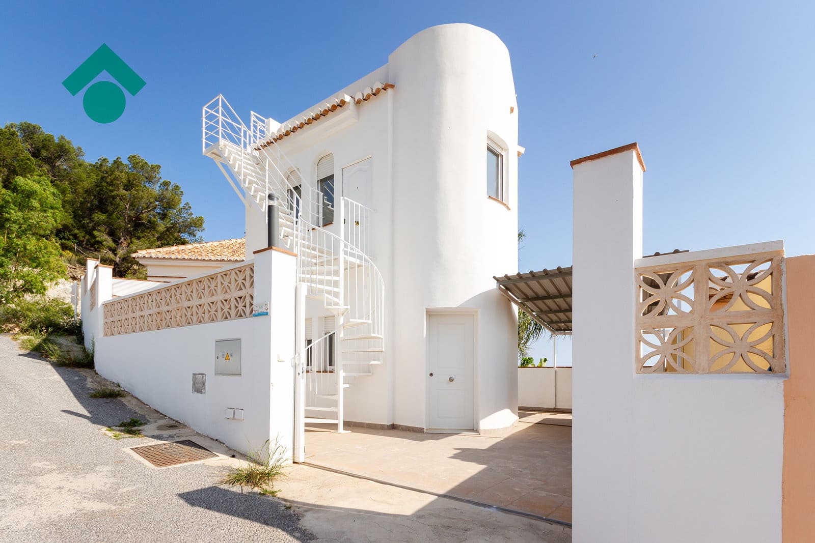 2 bedroom Villa for sale in Almunecar with garage - € 239,900 (Ref: 9818614)