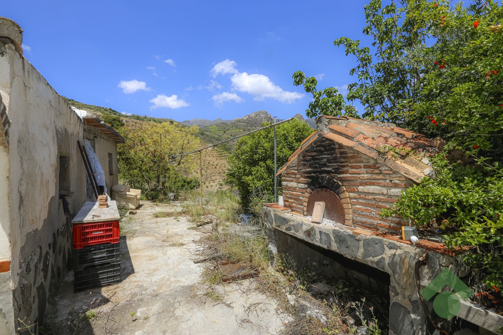 5 bedroom Finca/Country House for sale in Almunecar with garage - € 129,900 (Ref: 9830386)