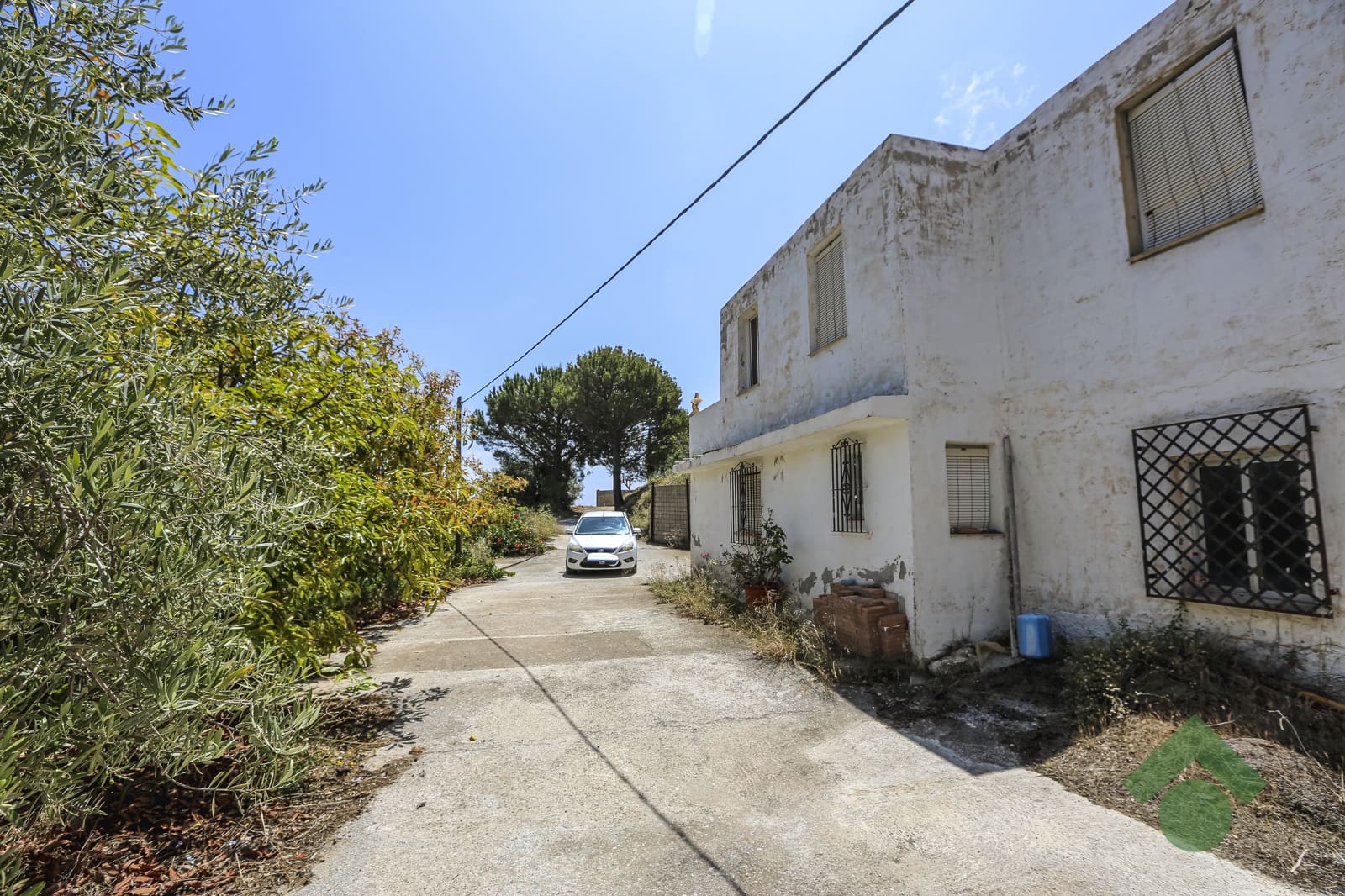 5 bedroom Finca/Country House for sale in Almunecar with garage - € 129,900 (Ref: 9830386)