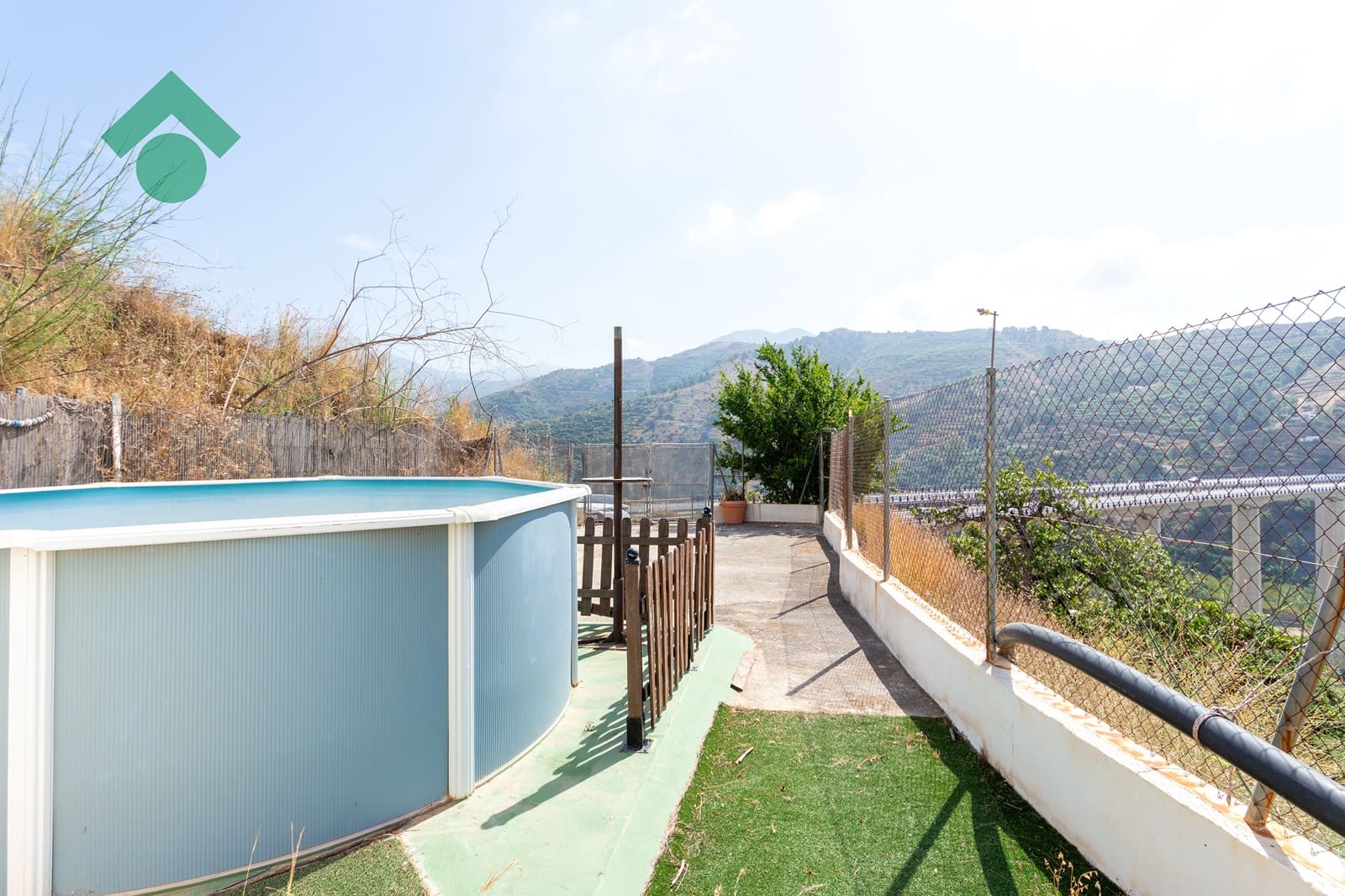 Finca/Country House for sale in Almunecar with pool garage - € 94,900 (Ref: 9925259)