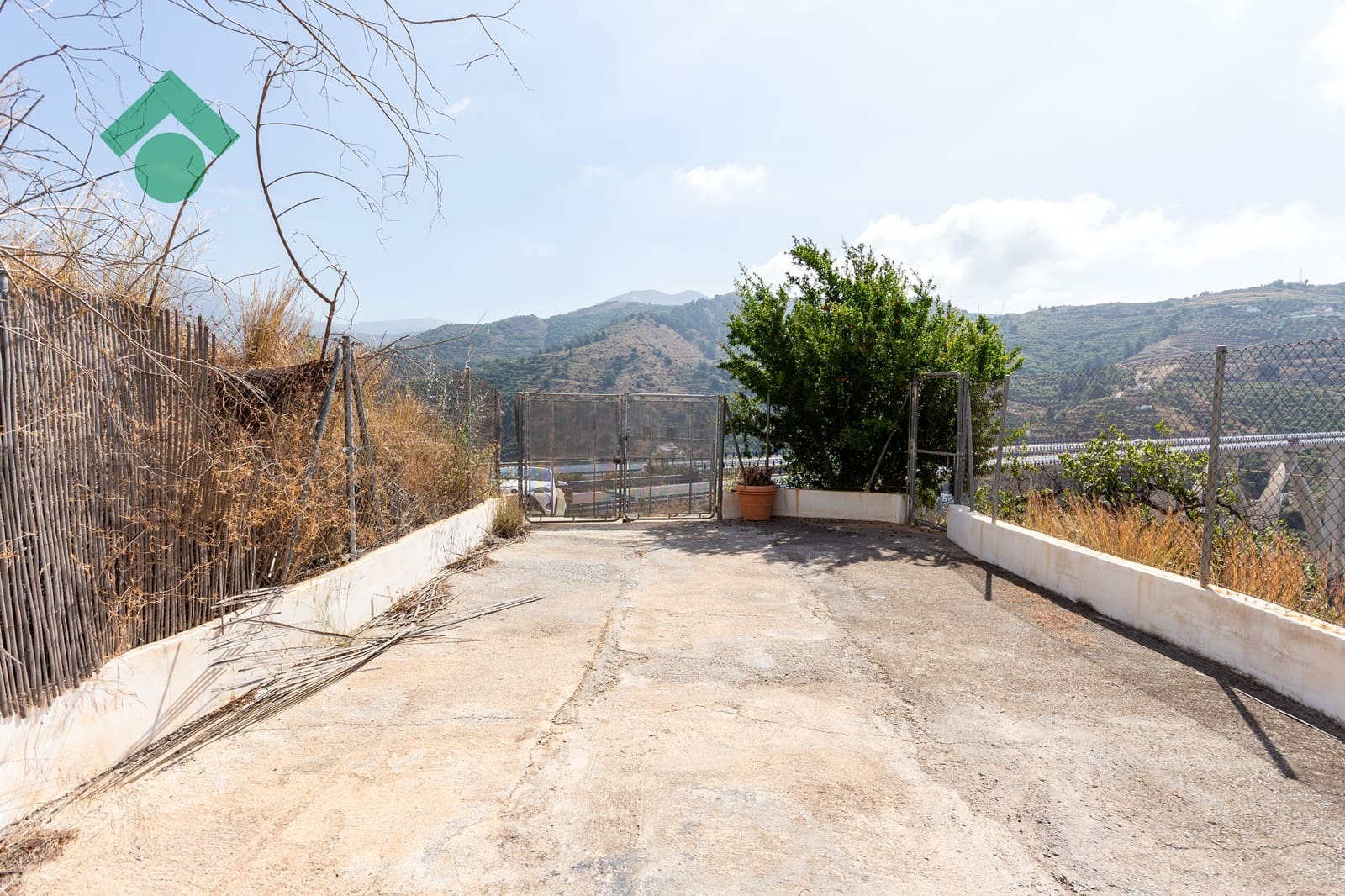 Finca/Country House for sale in Almunecar with pool garage - € 94,900 (Ref: 9925259)
