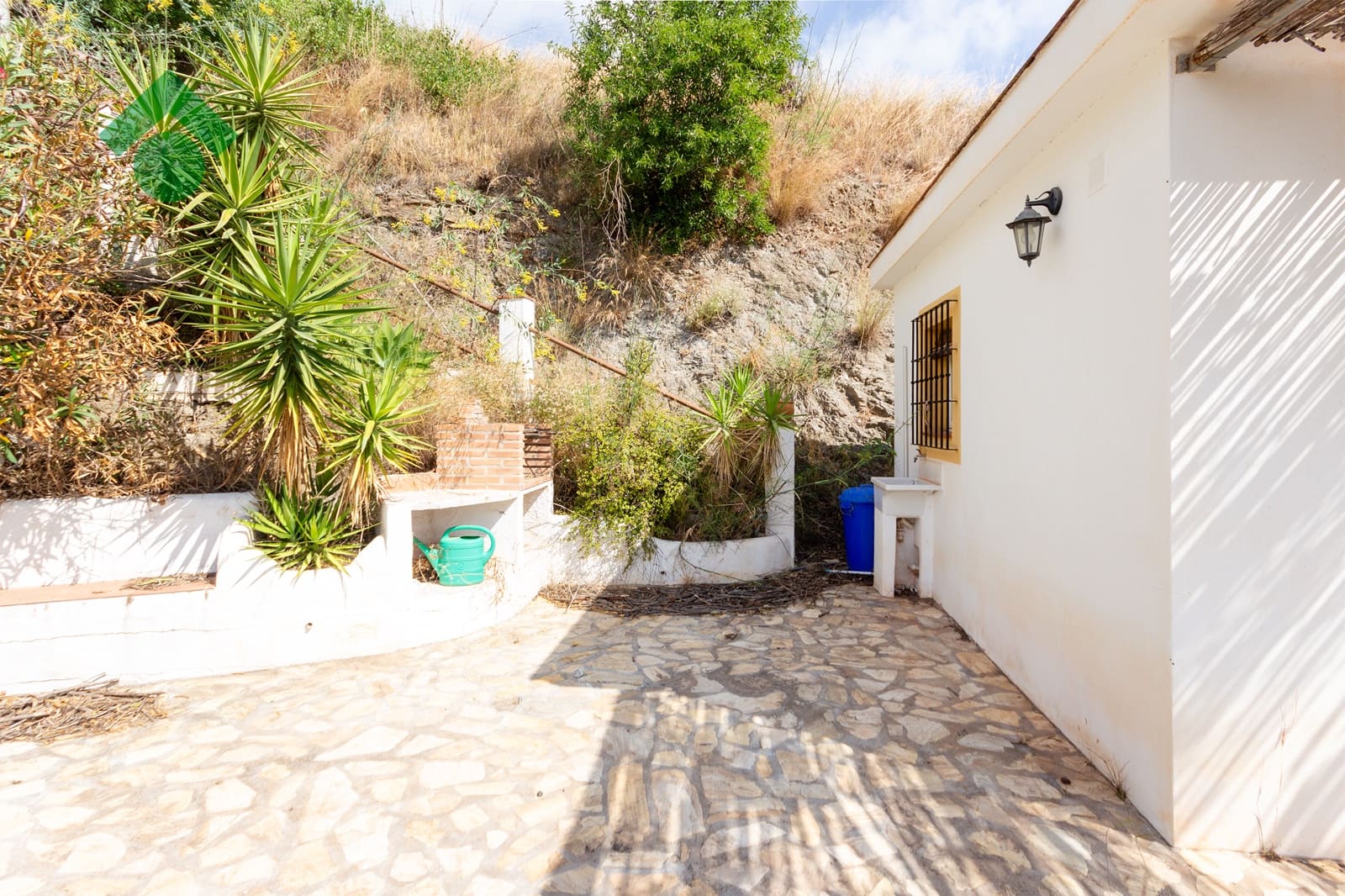 Finca/Country House for sale in Almunecar with pool garage - € 94,900 (Ref: 9925259)