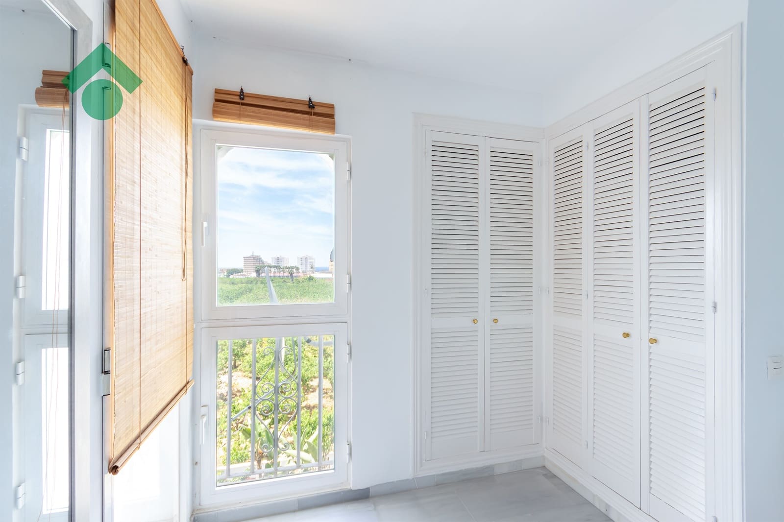 2 bedroom Apartment for sale in Almunecar - € 330,000 (Ref: 9926482)