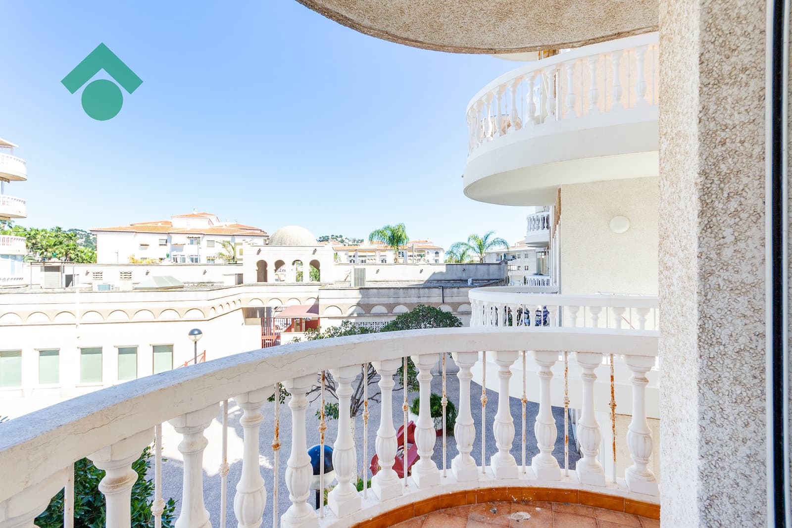 2 bedroom Apartment for sale in Almunecar with pool garage - € 299,900 (Ref: 9926483)