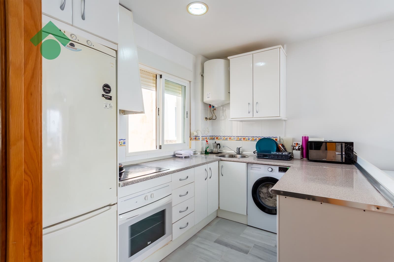 Garaż na sprzedaż w La Herradura - 270 000 € (Ref: 9986202)