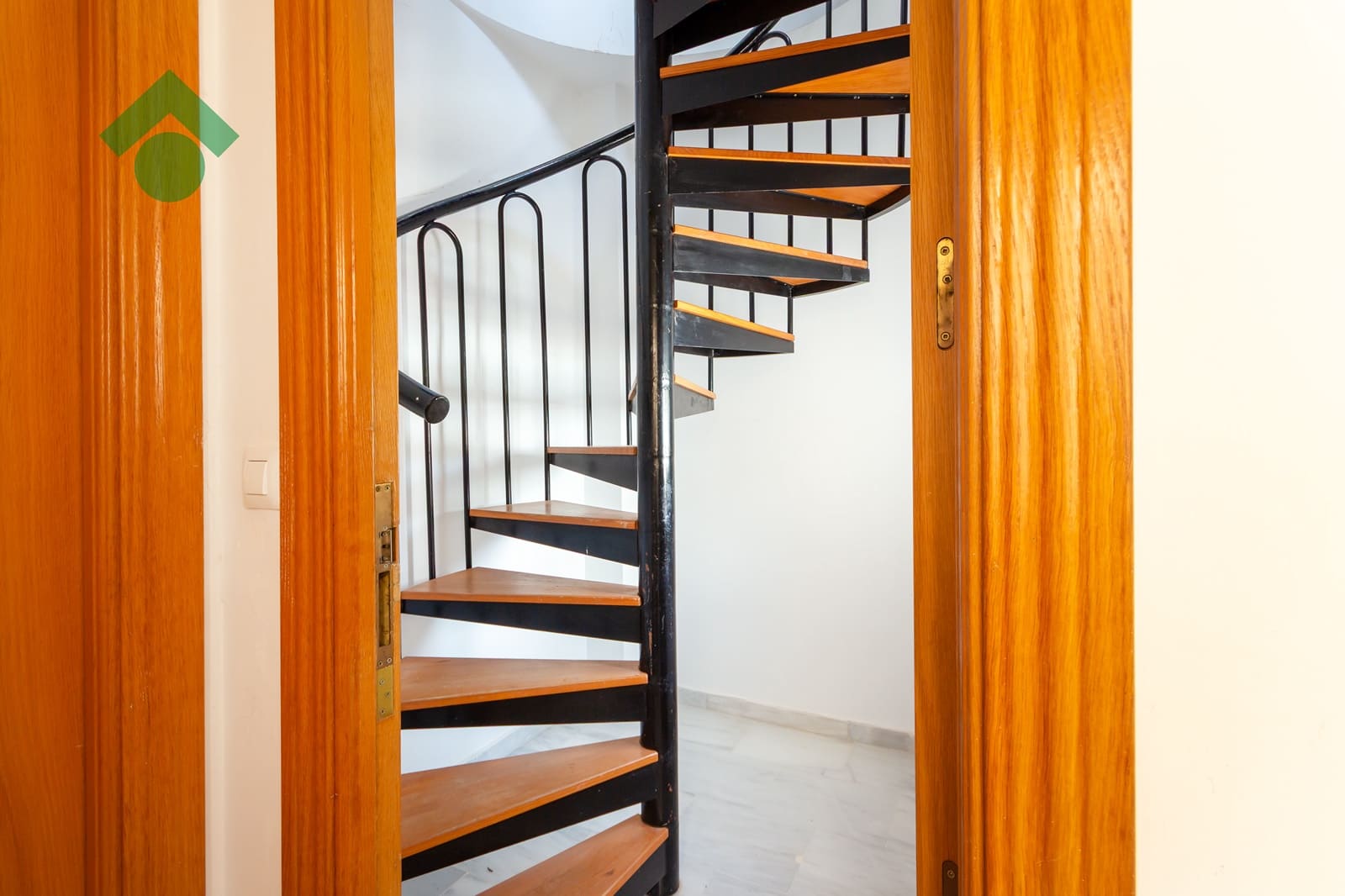 Garaż na sprzedaż w La Herradura - 270 000 € (Ref: 9986202)