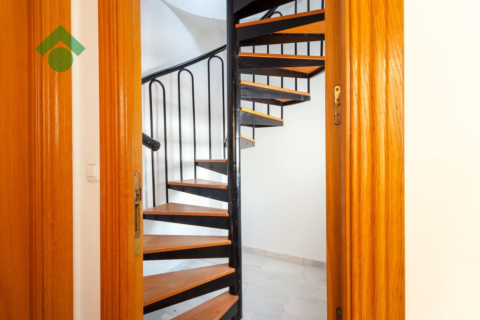3 Zimmer Apartment zu verkaufen in La Herradura mit Garage - 270.000 € (Ref: 9986202)