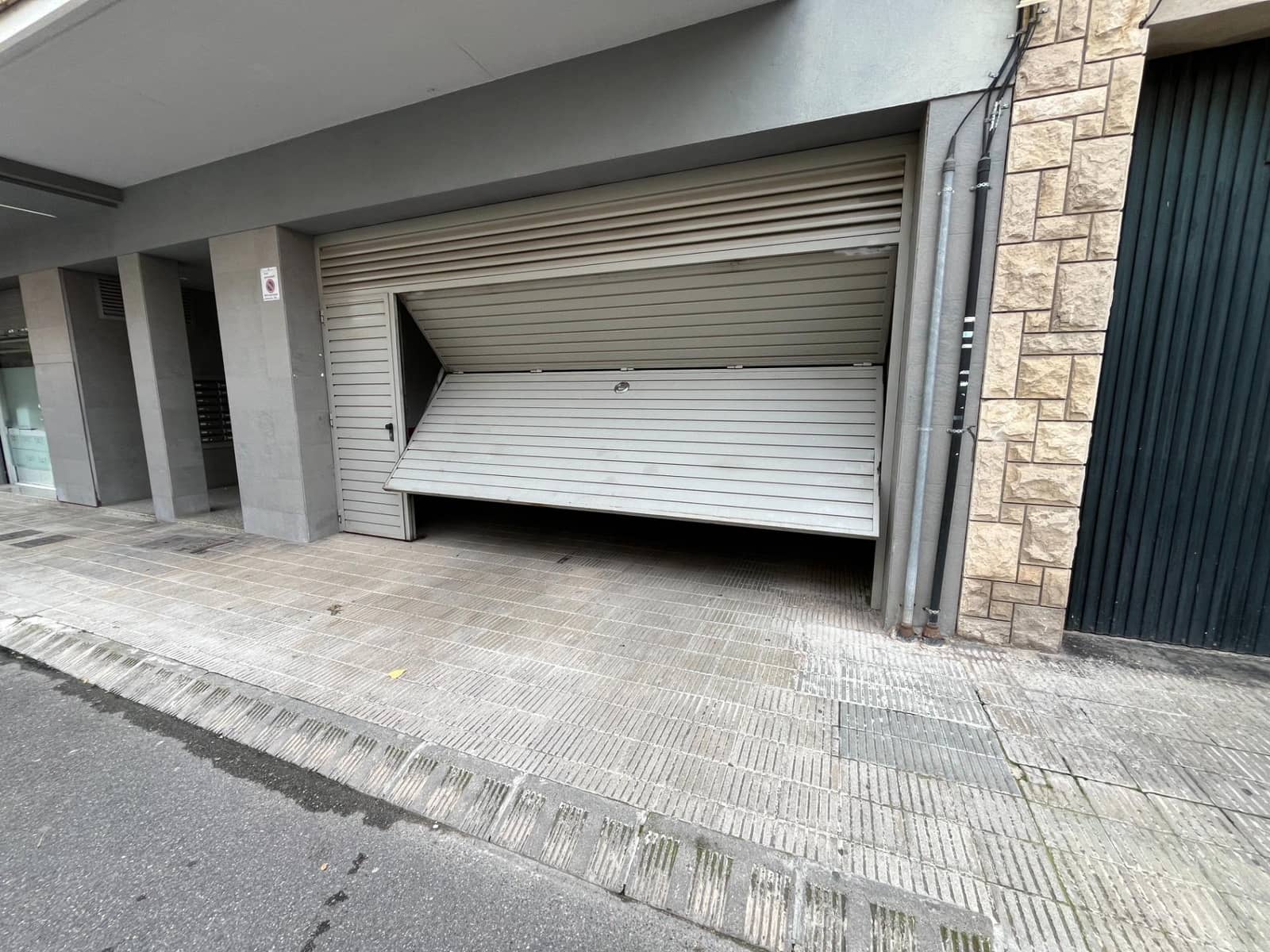 Garage te huur in Igualada - € 100 (Ref: 8653119)