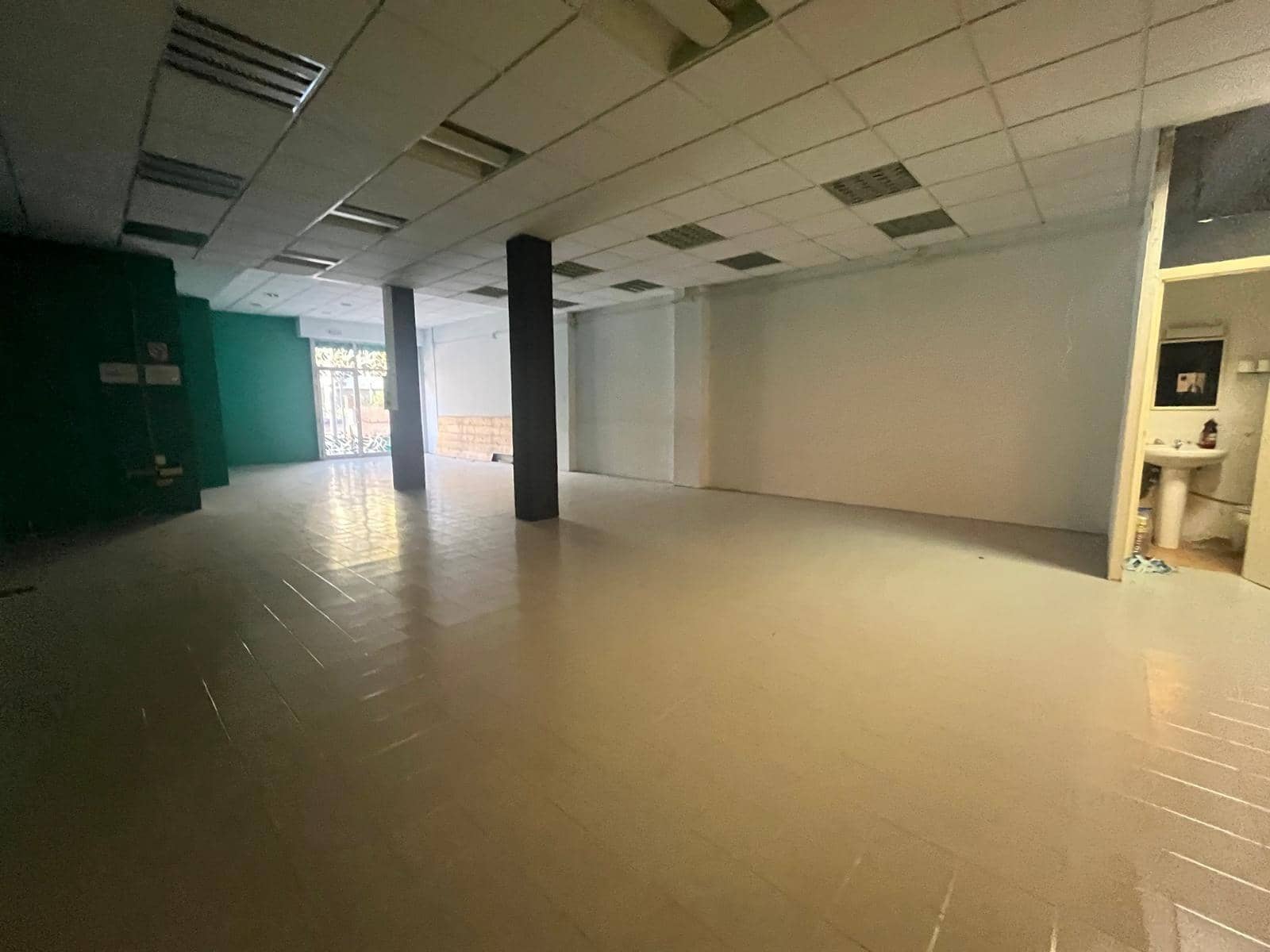 Commercial for sale in Igualada - € 150,000 (Ref: 8662725)