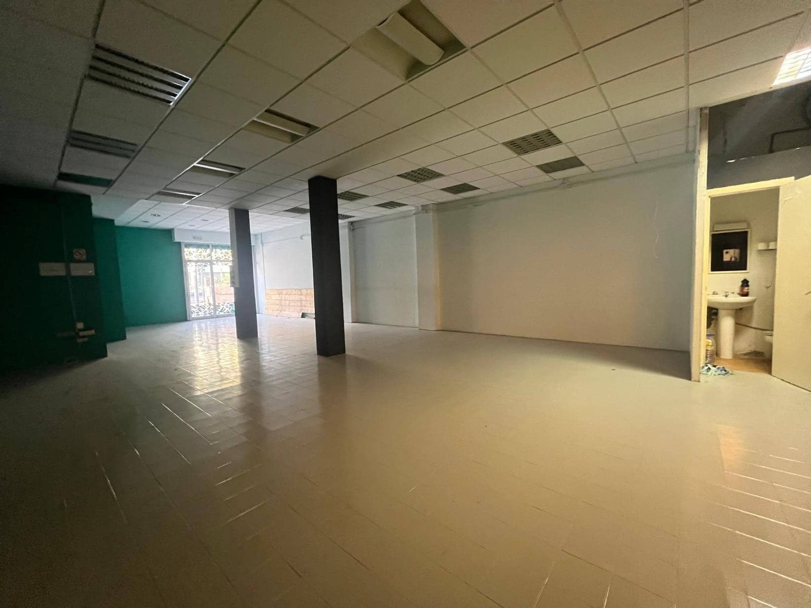 Commercial for sale in Igualada - € 150,000 (Ref: 8662725)