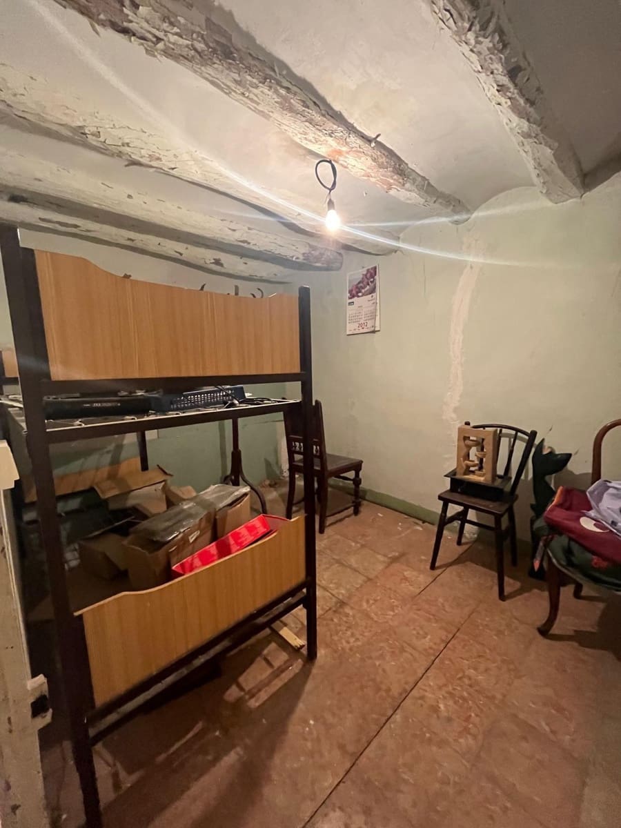 4 slaapkamer Huis te koop in Santa Coloma de Queralt met garage - € 53.000 (Ref: 8729949)